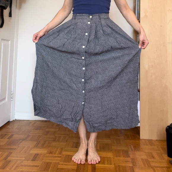 Long skirt with buttons on the front and slits on the sides - Picture 2 of 14
